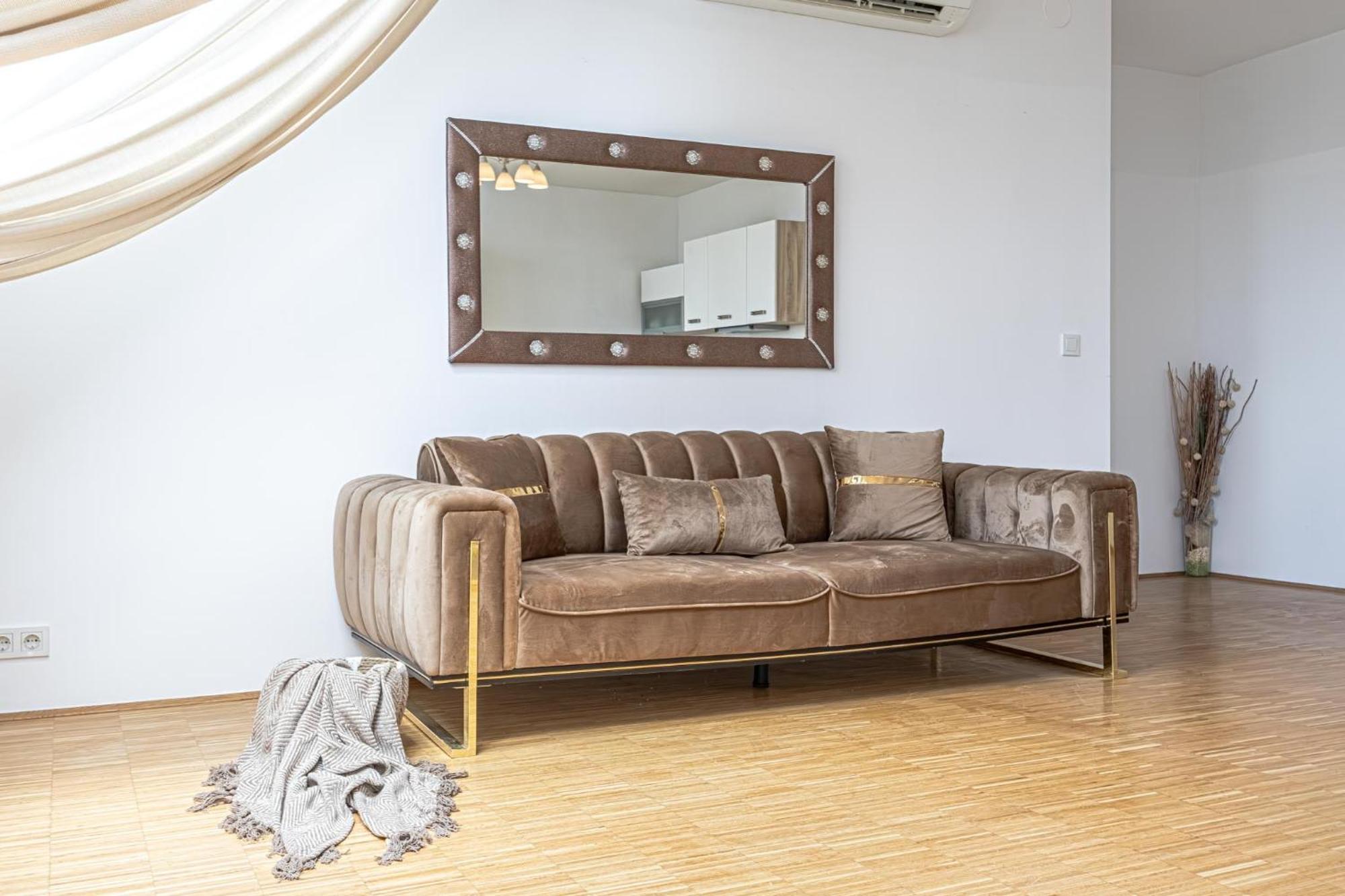 Luxury 3br And1 Lr In The Heart Of * Vienna