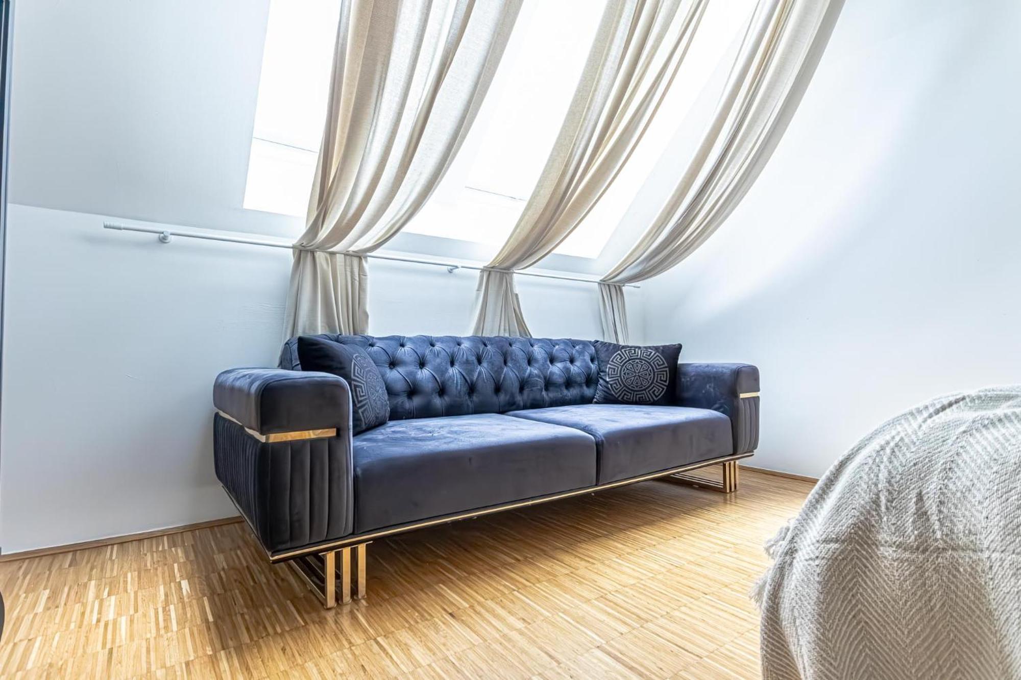 Luxury 3br And1 Lr In The Heart Of Appartement *