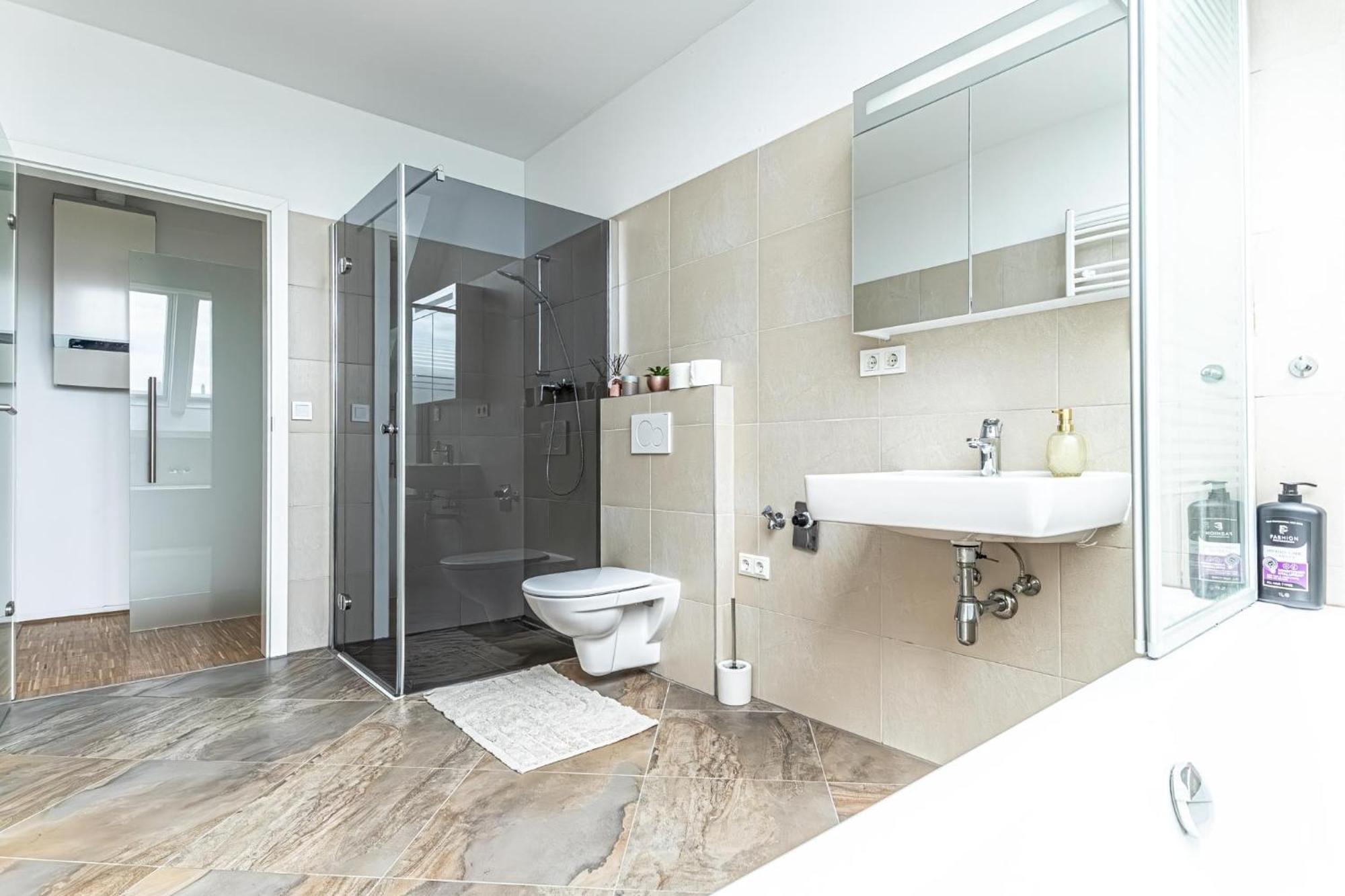 Apartment Luxury 3br And1 Lr In The Heart Of