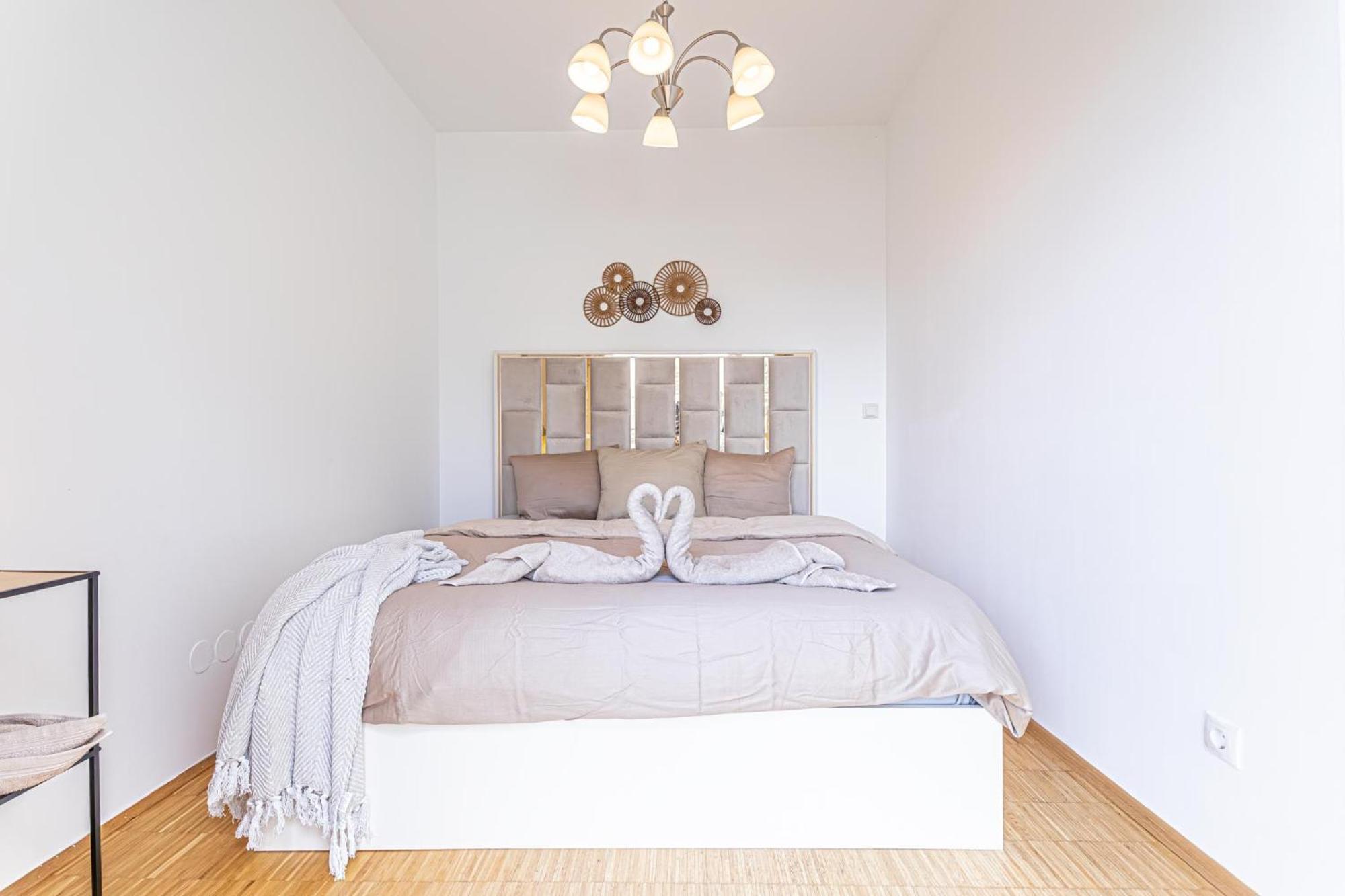 Luxury 3br And1 Lr In The Heart Of Vienna