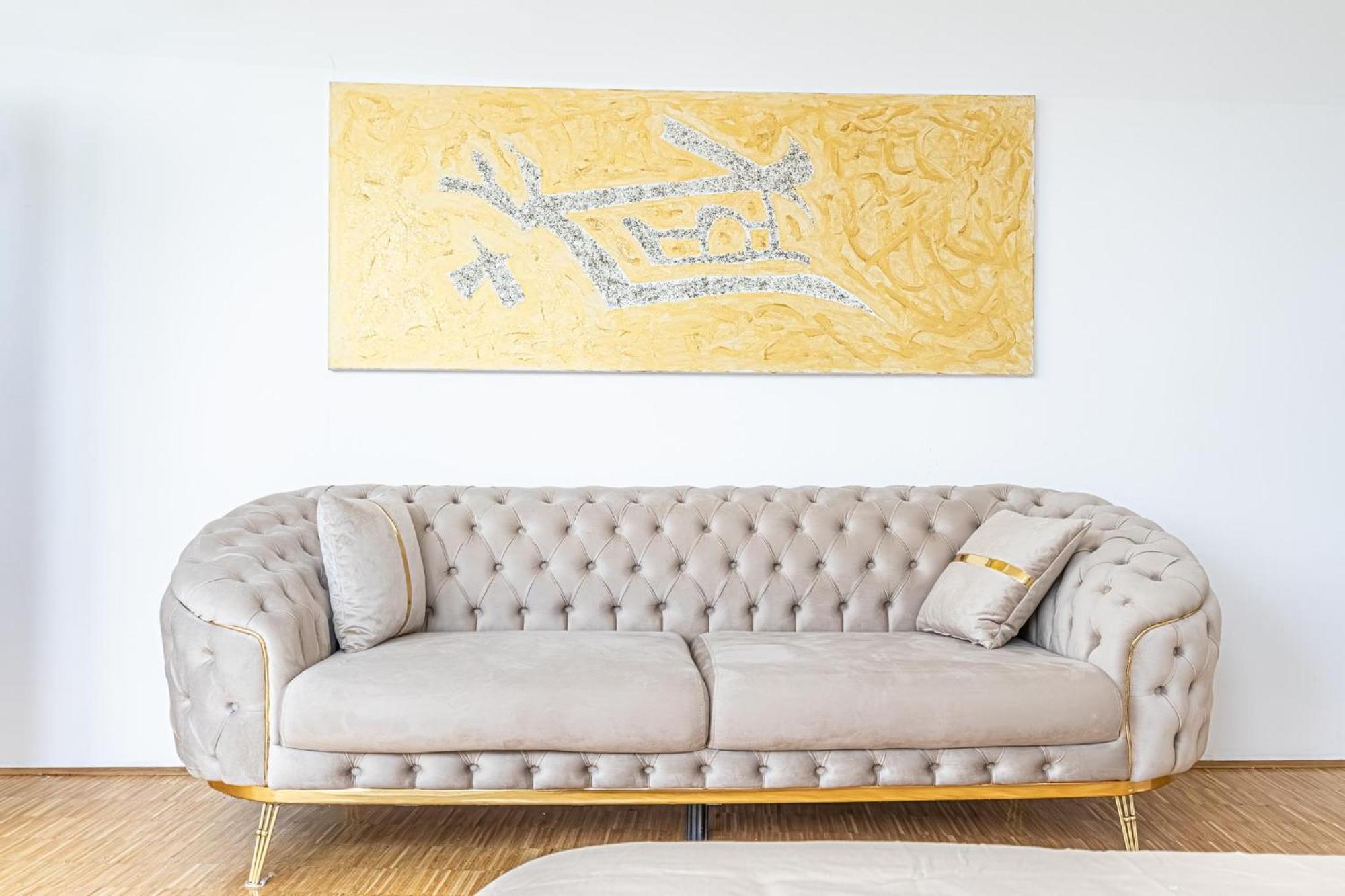 Luxury 3br And1 Lr In The Heart Of Appartement