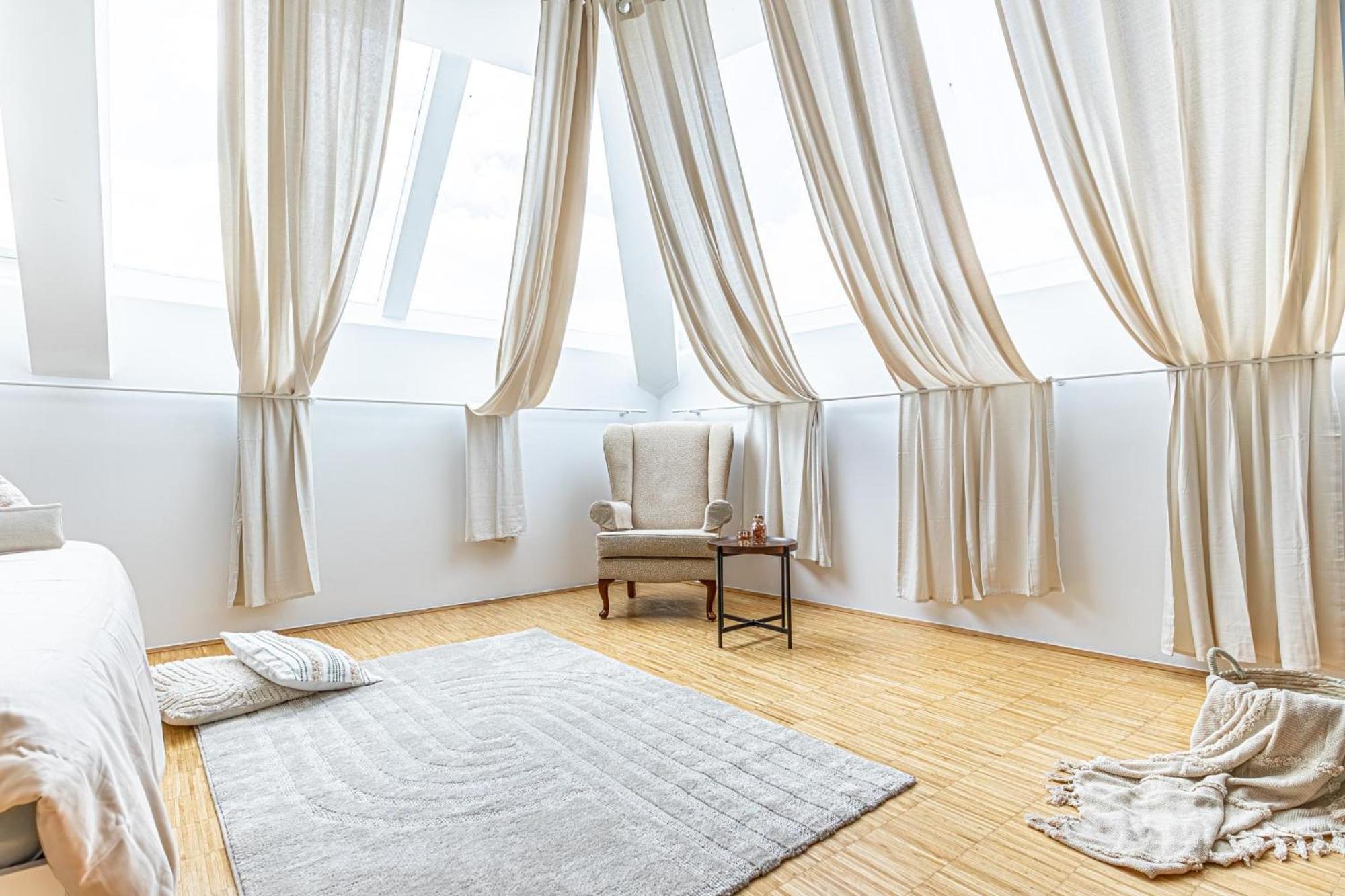 Apartment Luxury 3br And1 Lr In The Heart Of *