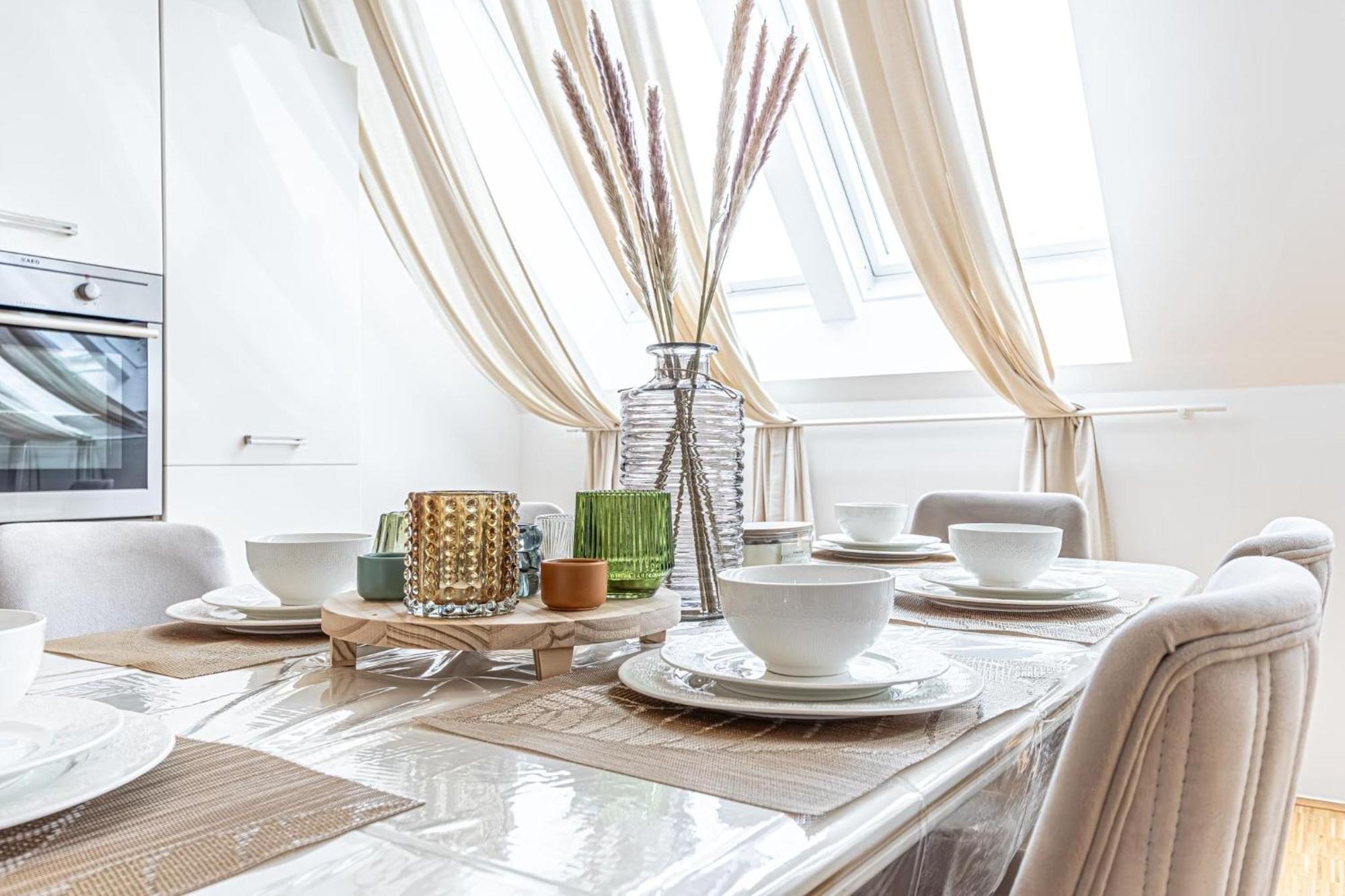 Luxury 3br And1 Lr In The Heart Of Appartement *